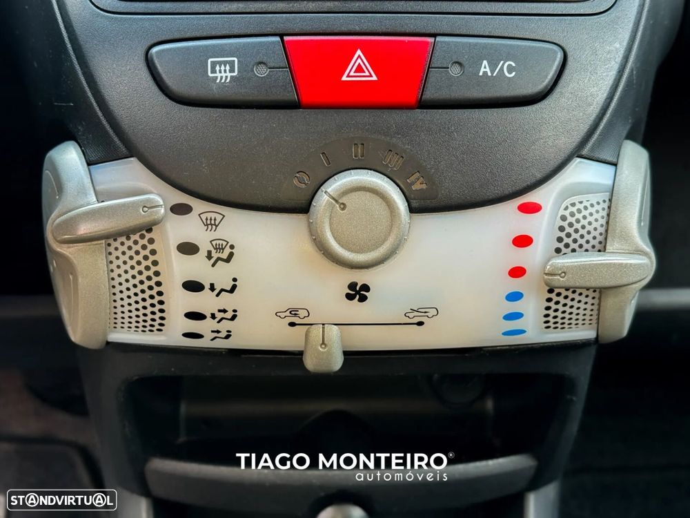 Peugeot 107 1.0 SE Envy - 23