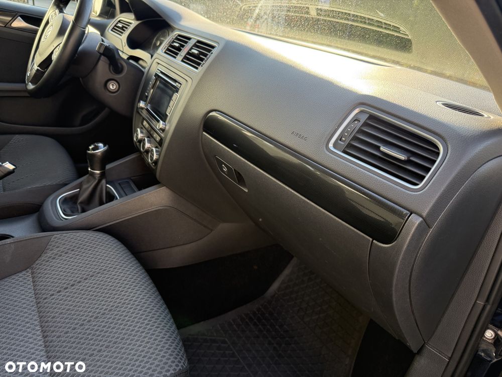 Volkswagen Jetta 1.6 TDI Comfortline - 19