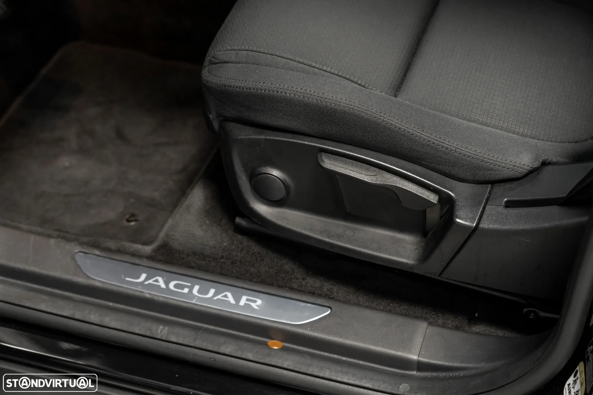 Jaguar E-Pace 2.0 i4D - 24