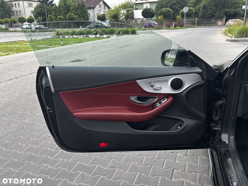 Mercedes-Benz Klasa C 300 7G-TRONIC Edition 1 - 22