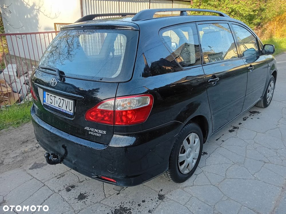 Toyota Avensis Verso D-4D - 3