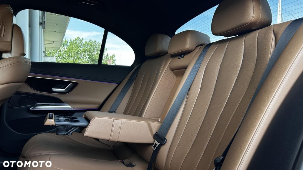 Mercedes-Benz Klasa E 220 d mHEV 4-Matic AMG 9G-Tronic - 28