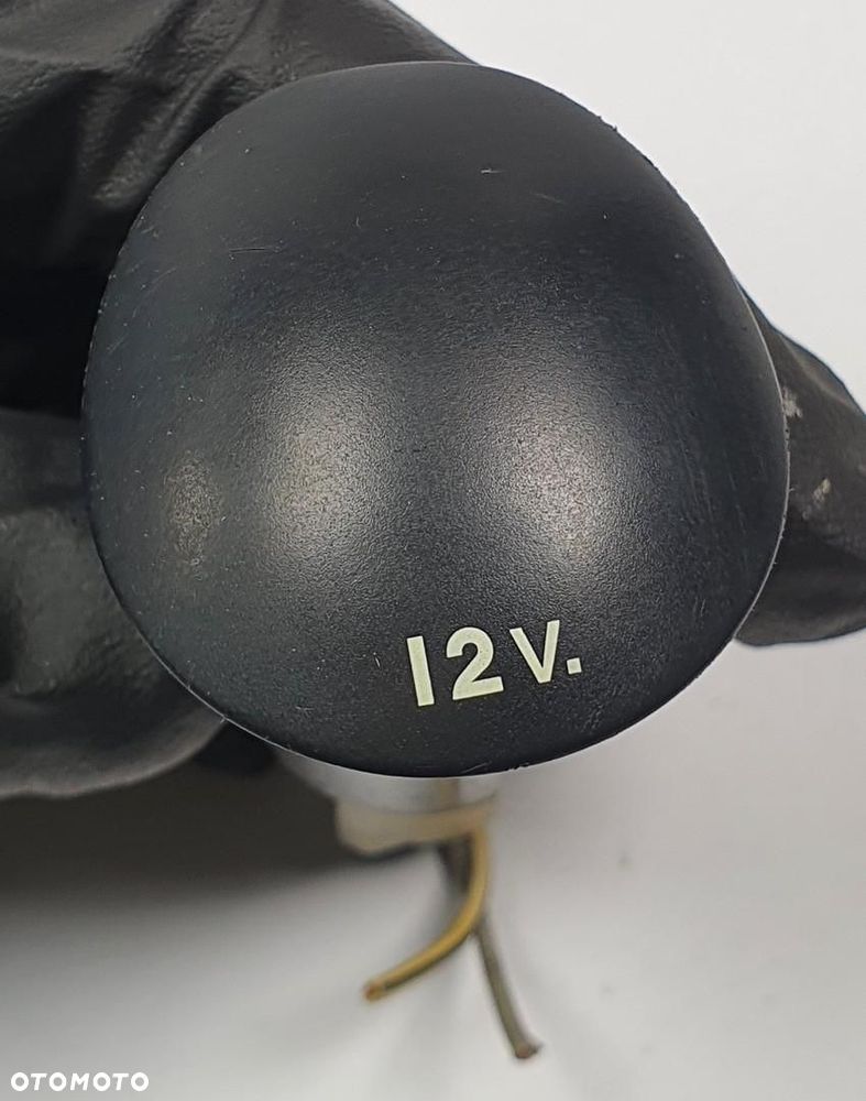GNIAZDO ZAPALNICZKI 12V TOYOTA AYGO - 2