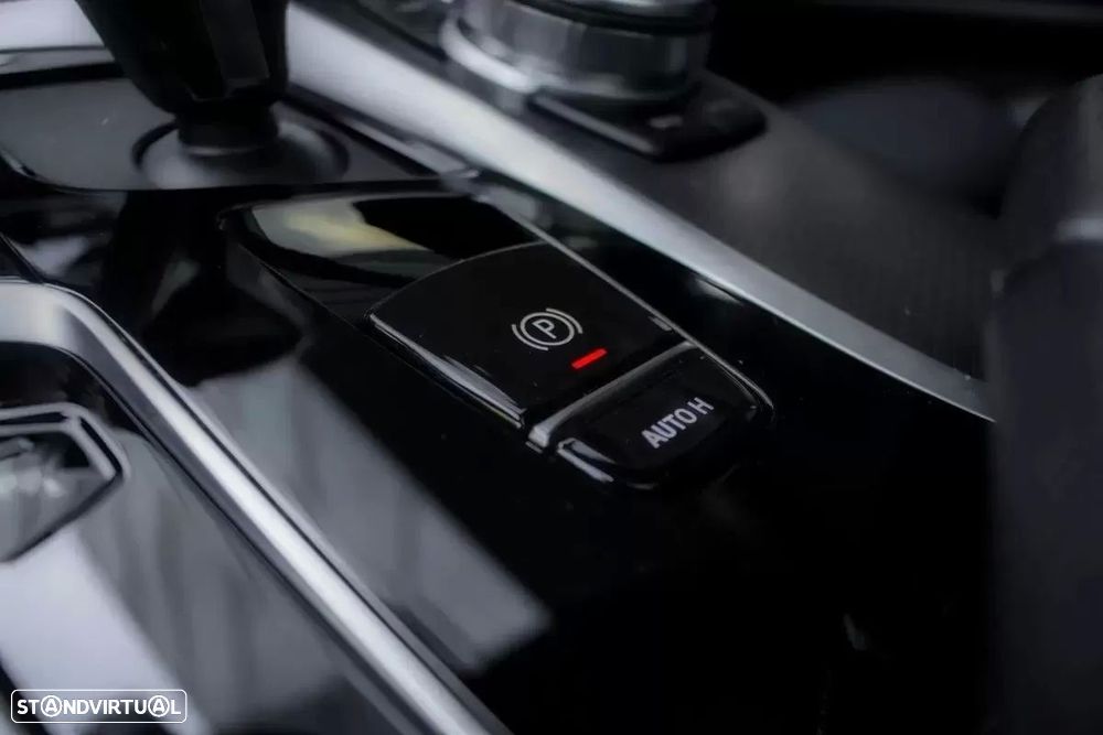 BMW 530 e Pack Desportivo M - 26