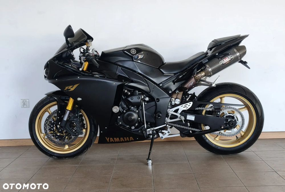 Yamaha R1 - 10