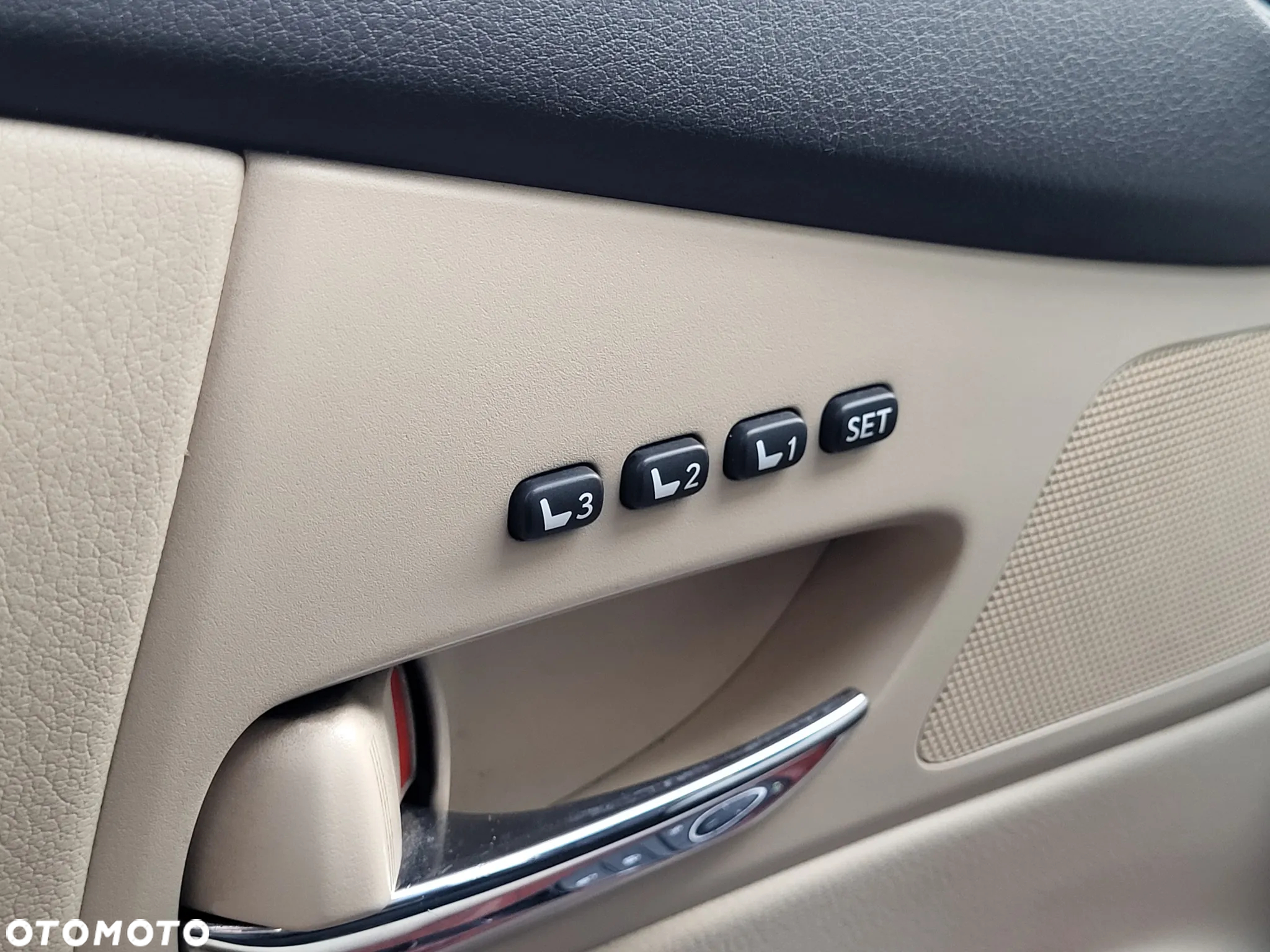 Lexus RX - 9