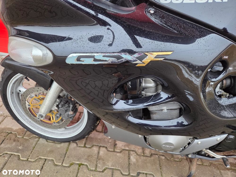 Suzuki GSX - 13