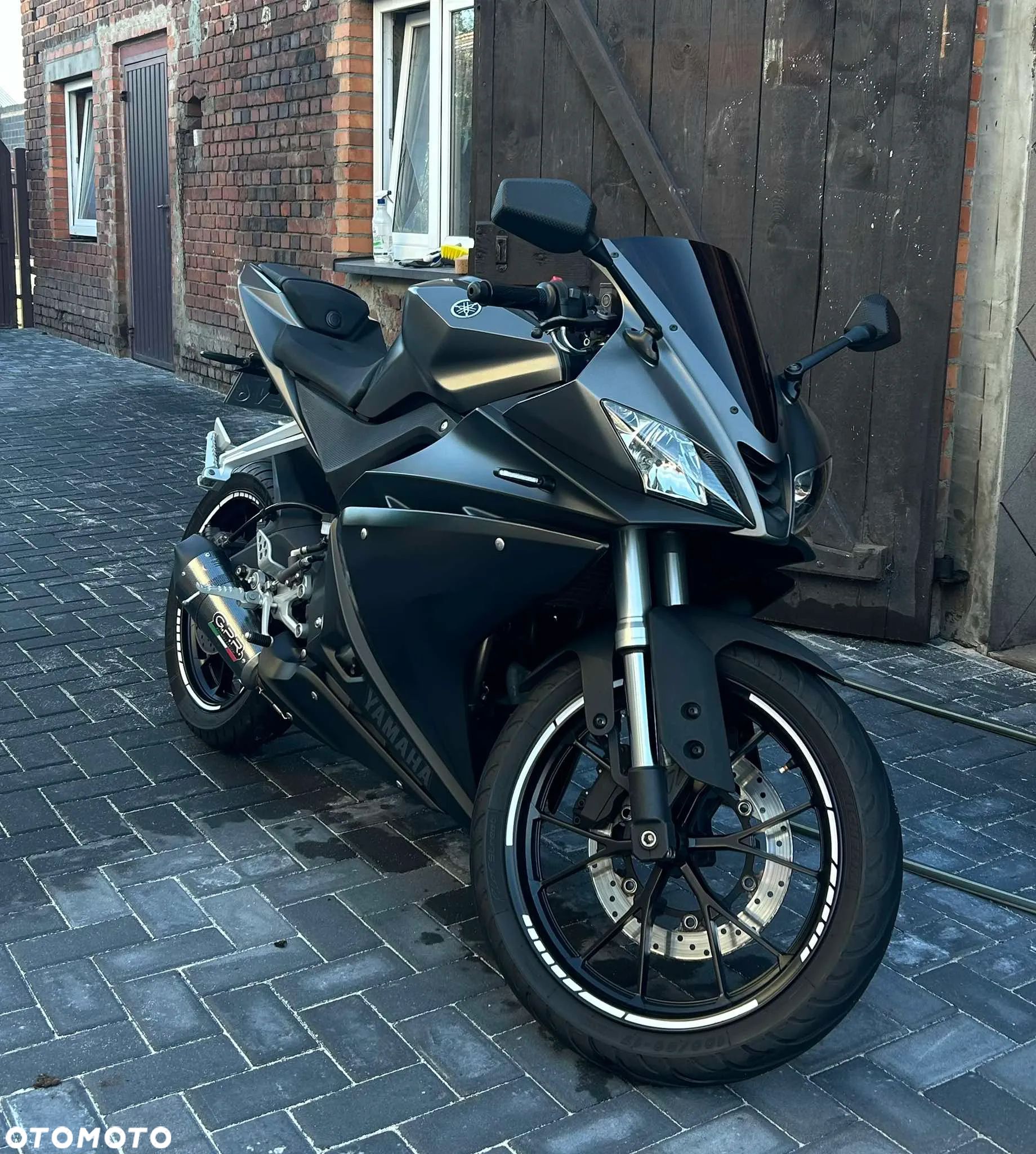 Yamaha YZF - 1