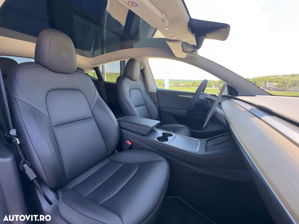 Tesla Model Y Long Range Dual Motor AWD - 24