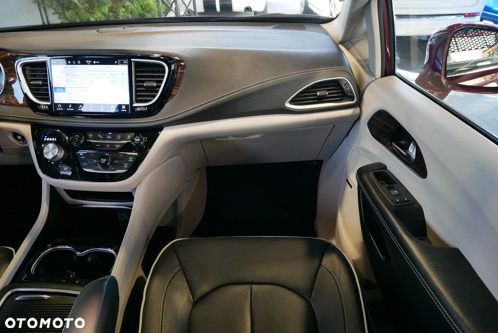 Chrysler Pacifica - 15