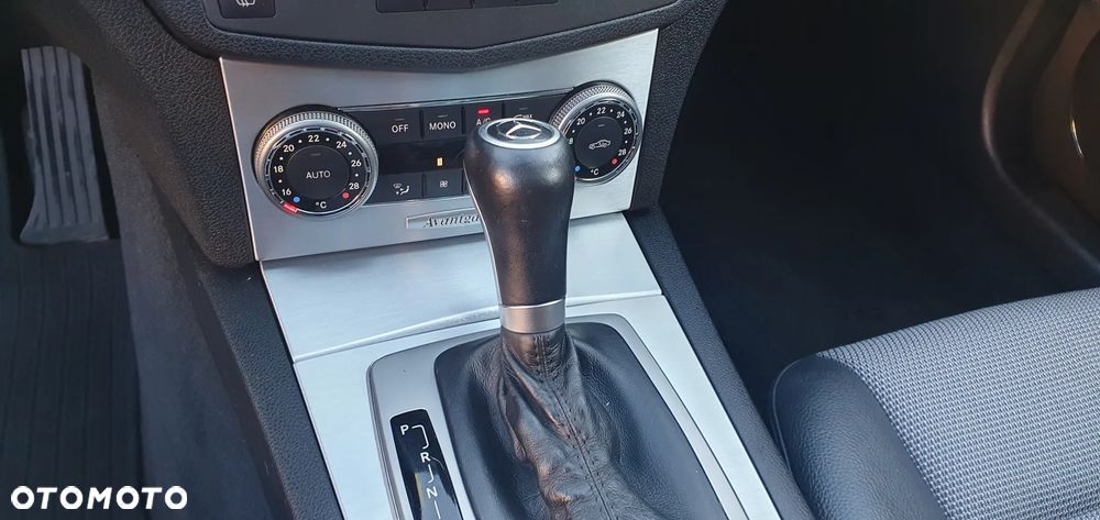 Mercedes-Benz Klasa C 180 CGI Automatik BlueEFFICIENCY Avantgarde - 21