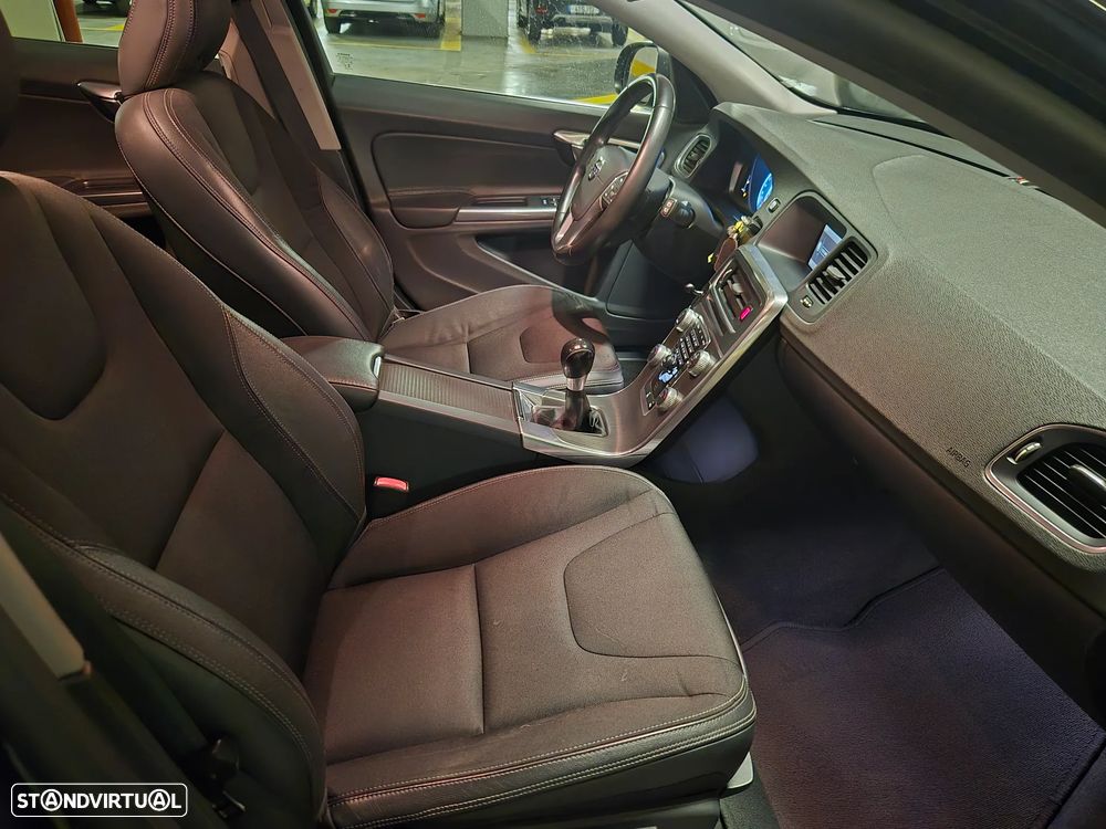 Volvo V60 1.6 D2 Momentum Eco - 36
