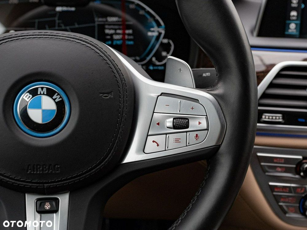 BMW Seria 7 - 18