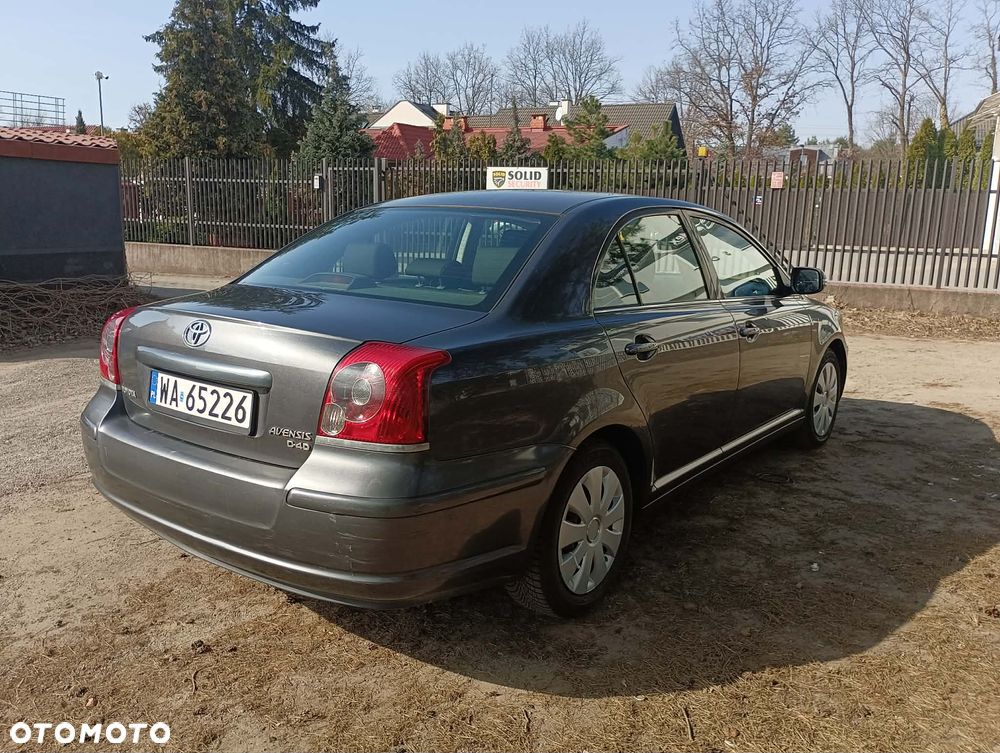 Toyota Avensis 2.0 D-4D Sol - 2