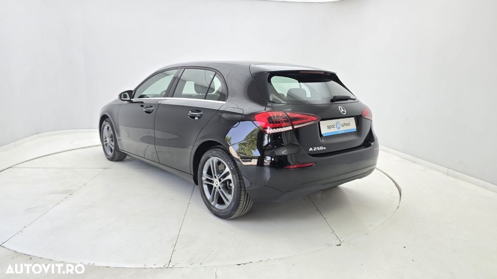 Mercedes-Benz A - 8