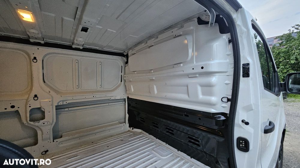 Renault Trafic - 17