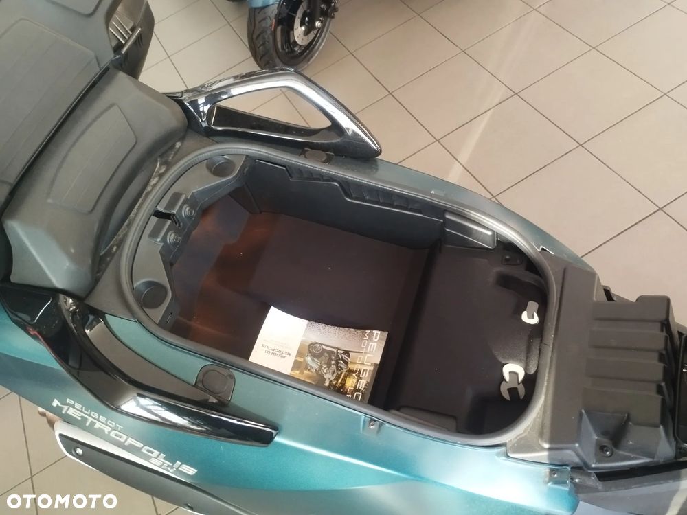 Peugeot Metropolis - 16