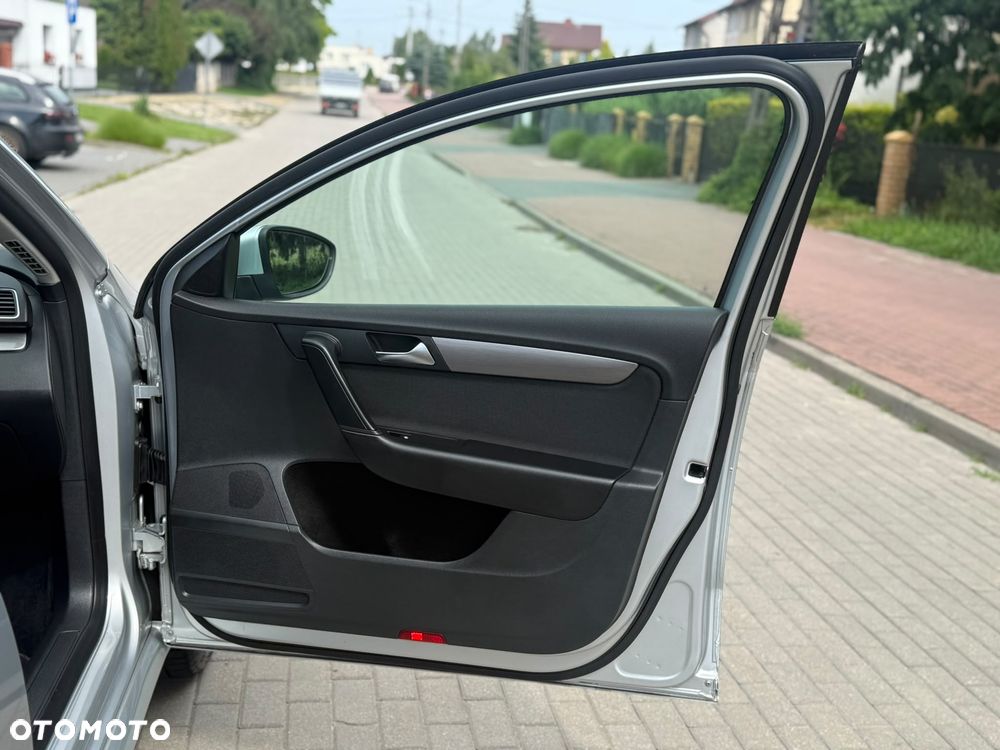 Volkswagen Passat - 25
