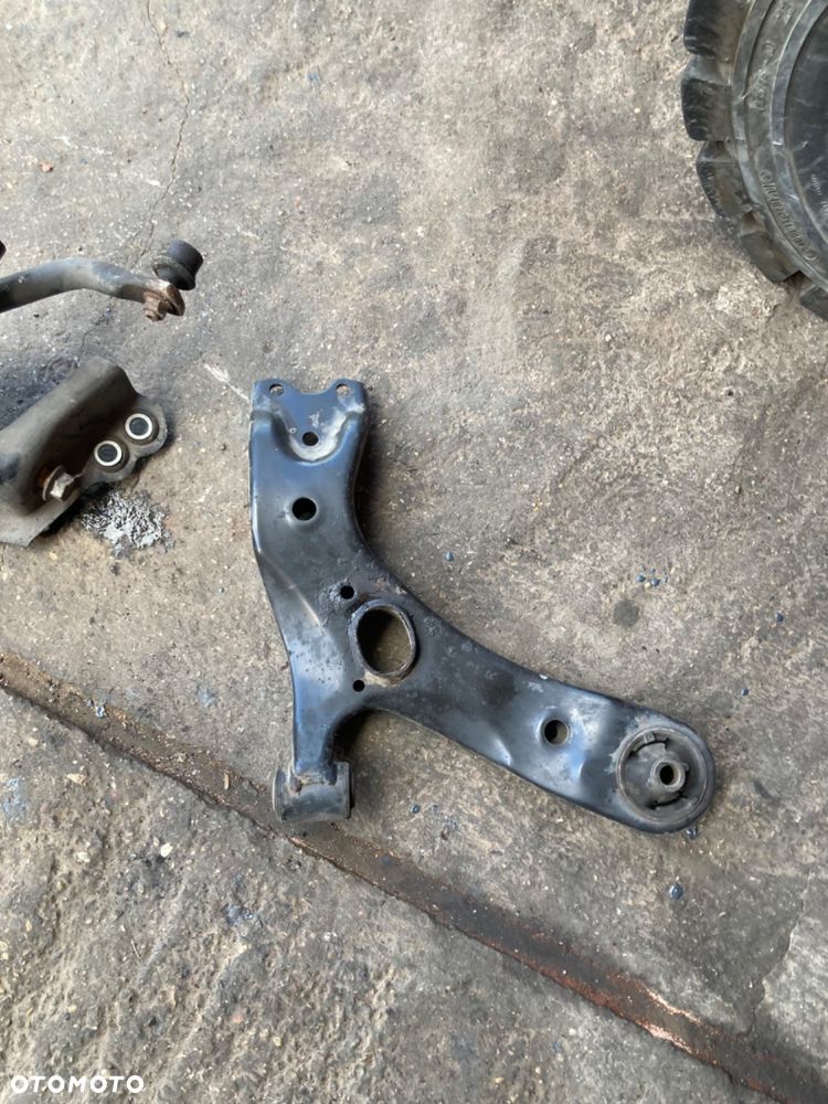 TOYOTA AVENSIS T27 17r 1.8. 2.0 WAHACZ PRZEDNI PRAWY PRAWY PRZÓD WACHACZ  Wwa