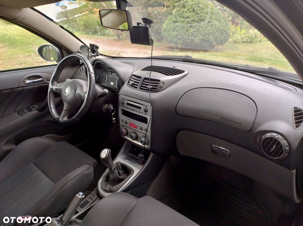 Alfa Romeo 147 1.6 Twin Spark Distinctive - 18