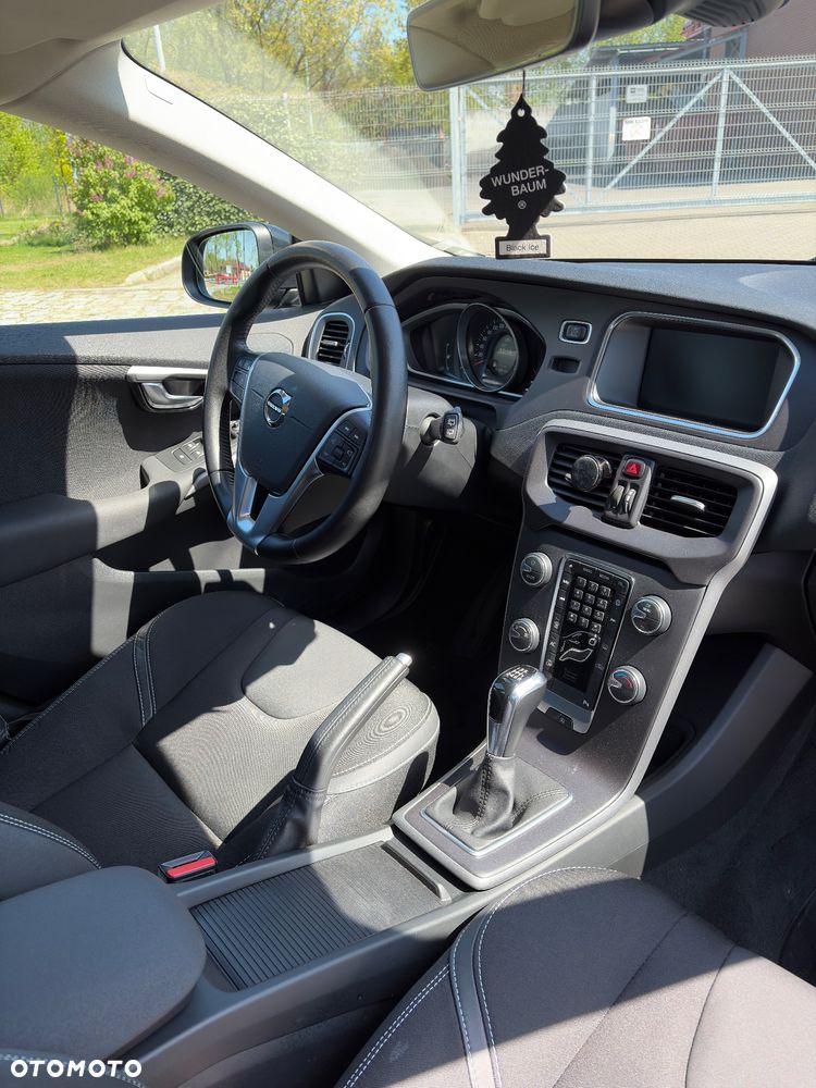 Volvo V40 T2 Momentum - 16