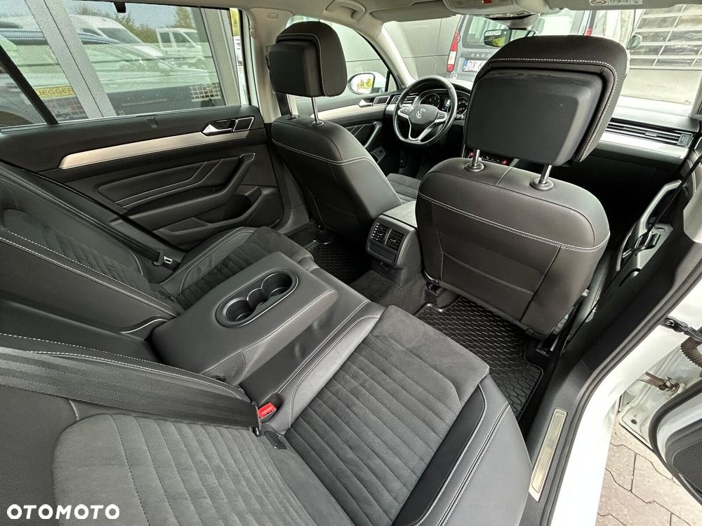 Volkswagen Passat Variant 2.0 TDI EVO Elegance DSG - 10