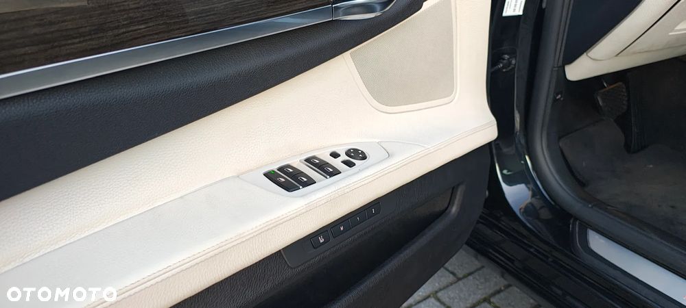 BMW Seria 7 740d Edition Exclusive - 38