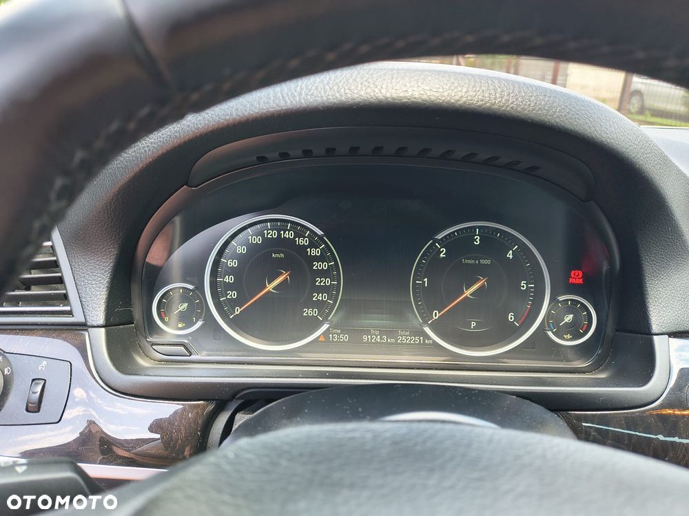 BMW Seria 5 520d xDrive Luxury Line - 11