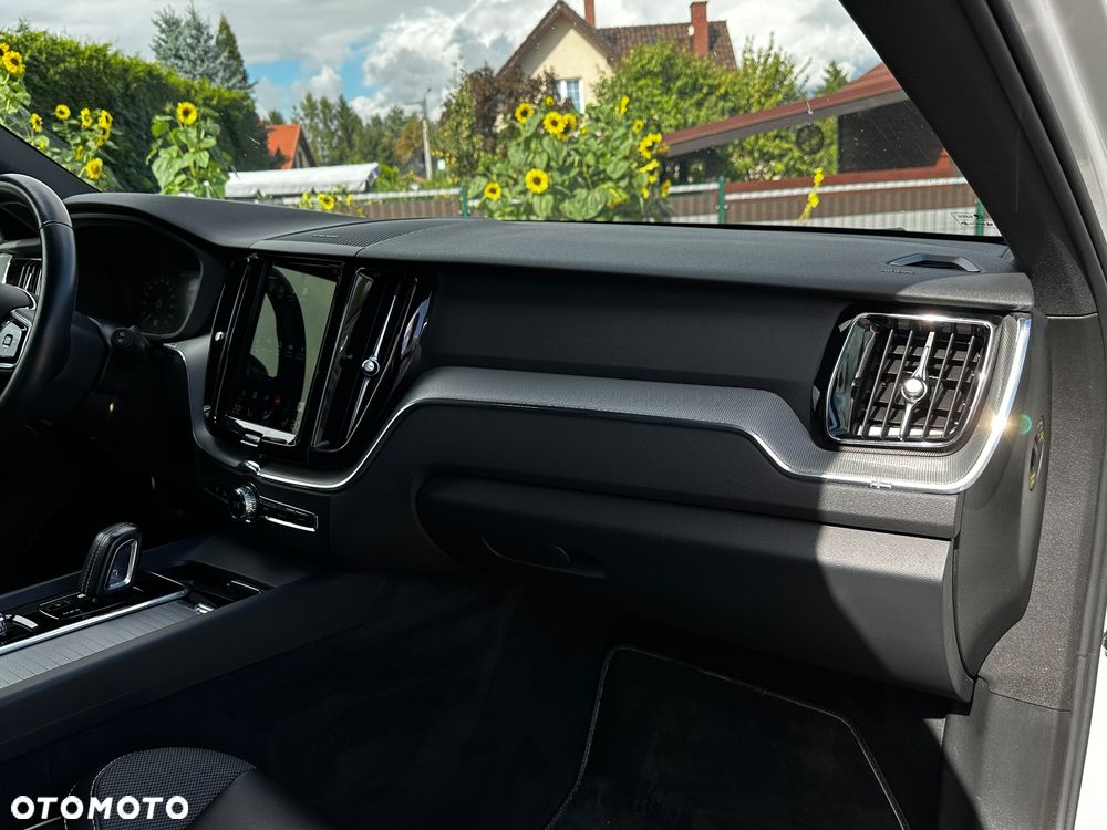 Volvo XC 60 B4 B R-Design - 34