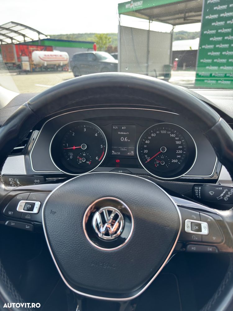Volkswagen Passat 2.0 TDI SCR Comfortline - 5