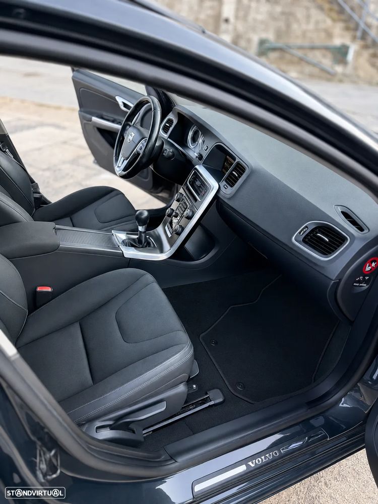 Volvo V60 1.6 D2 Drive Momentum Start/Stop - 7