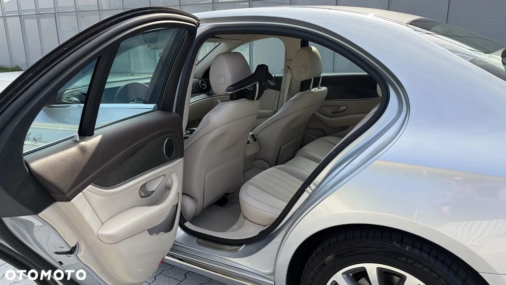 Mercedes-Benz Klasa E 220 d 9G-TRONIC - 11