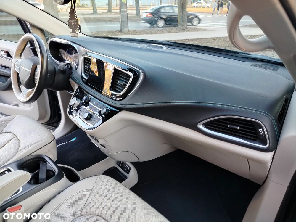 Chrysler Pacifica - 37