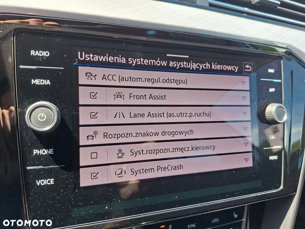 Volkswagen Passat - 25