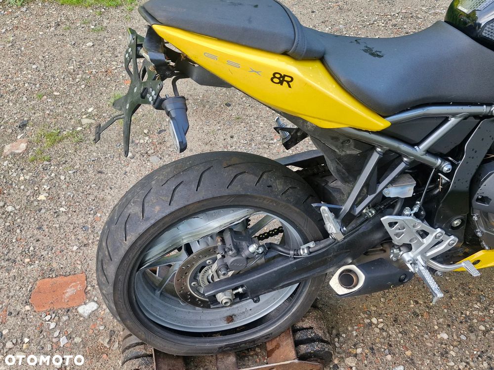 Suzuki GSX - 12