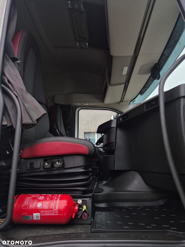 Volvo FH GLOBETROTTER - 19
