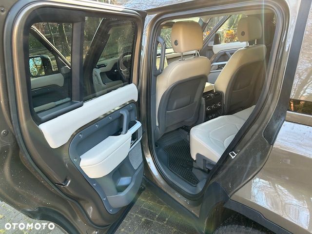 Land Rover Defender - 25