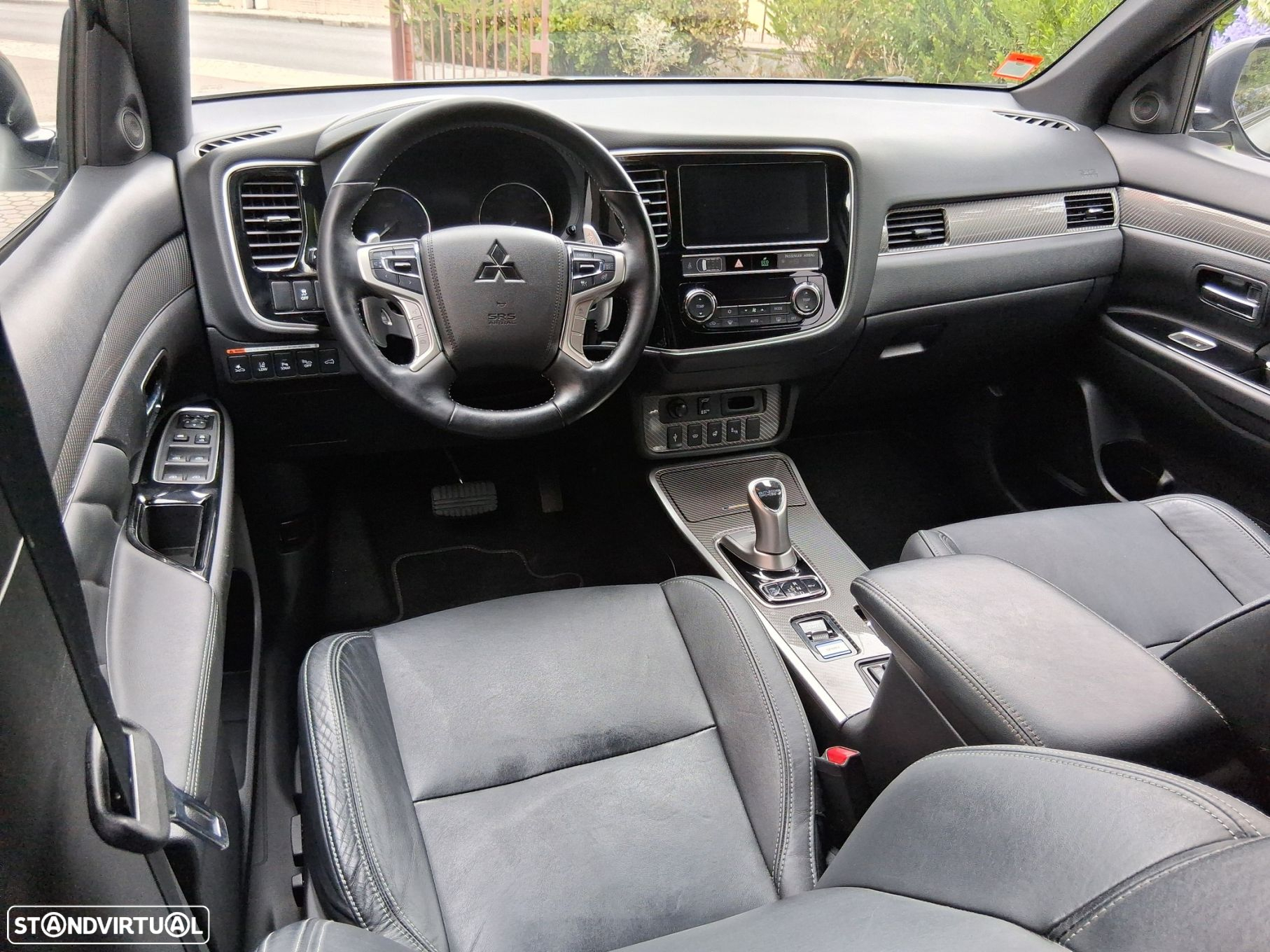 Mitsubishi Outlander 2.4 PHEV Intense - 32