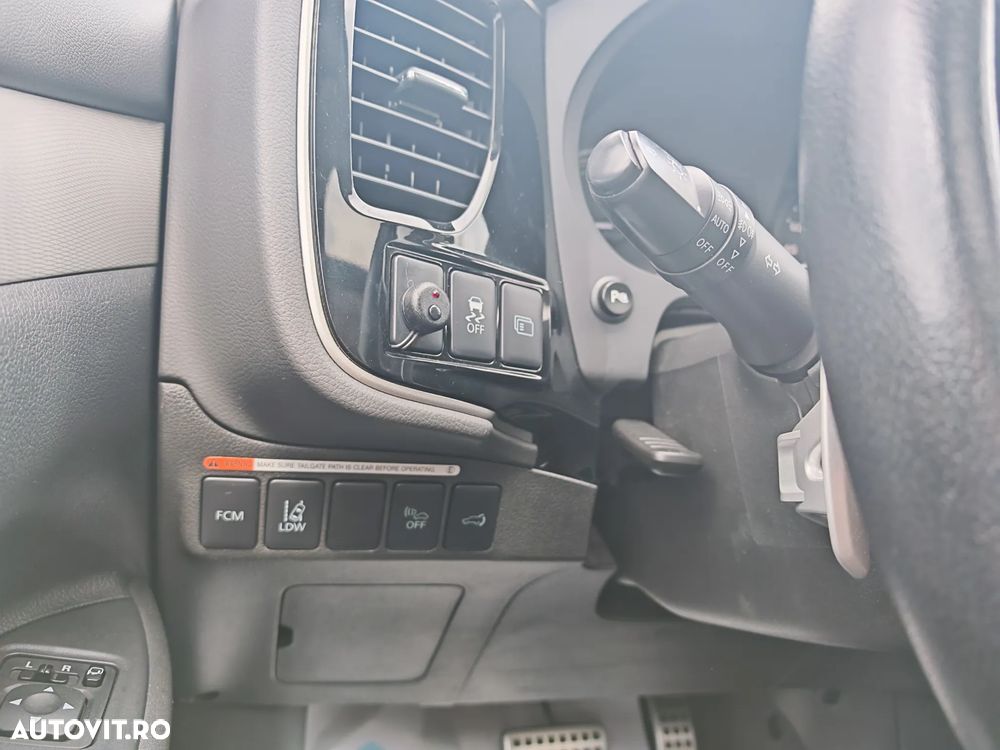 Mitsubishi Outlander - 23