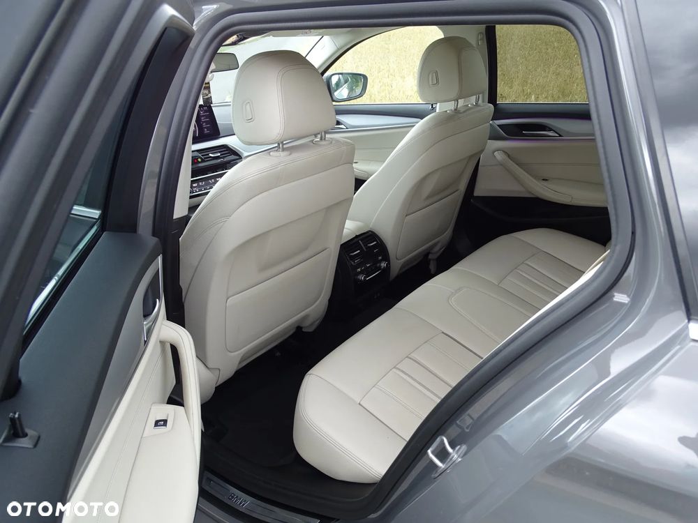 BMW Seria 5 520e Luxury Line - 11
