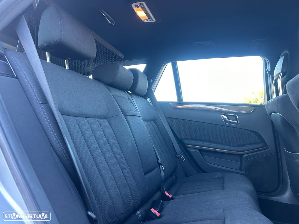 Mercedes-Benz E 250 CGI BlueEFFICIENCY 7G-TRONIC - 31