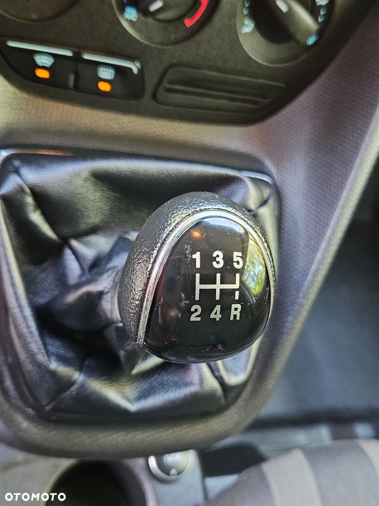 Ford Transit Connect - 27