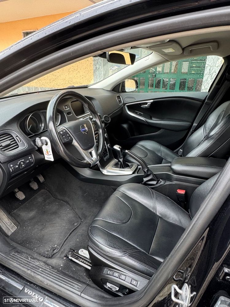 Volvo V40 D2 R Design - 4