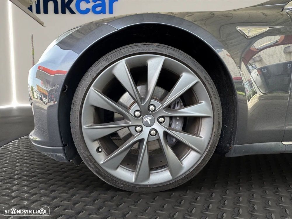 Tesla Model S - 10