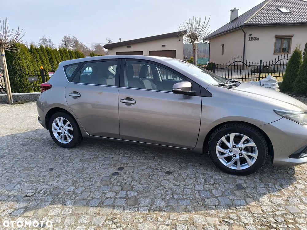 Toyota Auris 1.6 D-4D Design Edition - 16