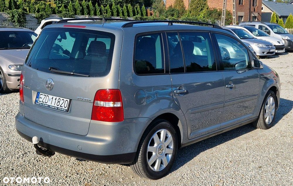 Volkswagen Touran 2.0 TDI Q-Line - 4