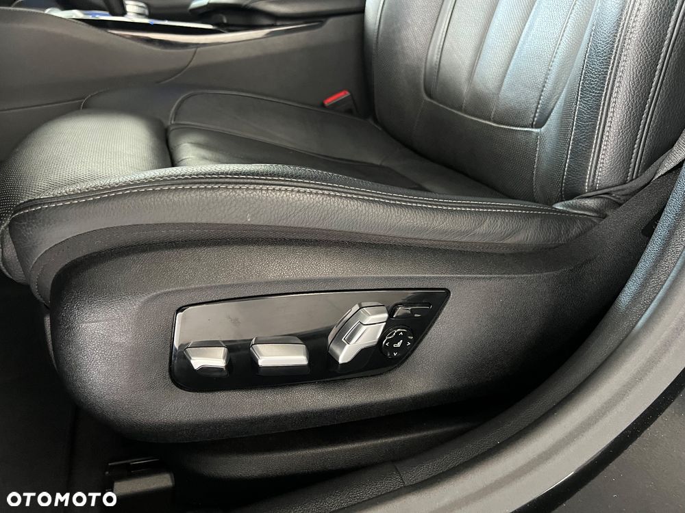 BMW Seria 5 520e M Sport sport - 25