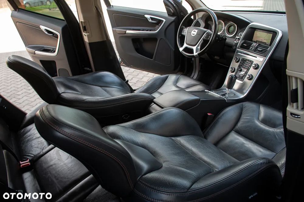 Volvo XC 60 D5 AWD Geartronic Momentum - 5