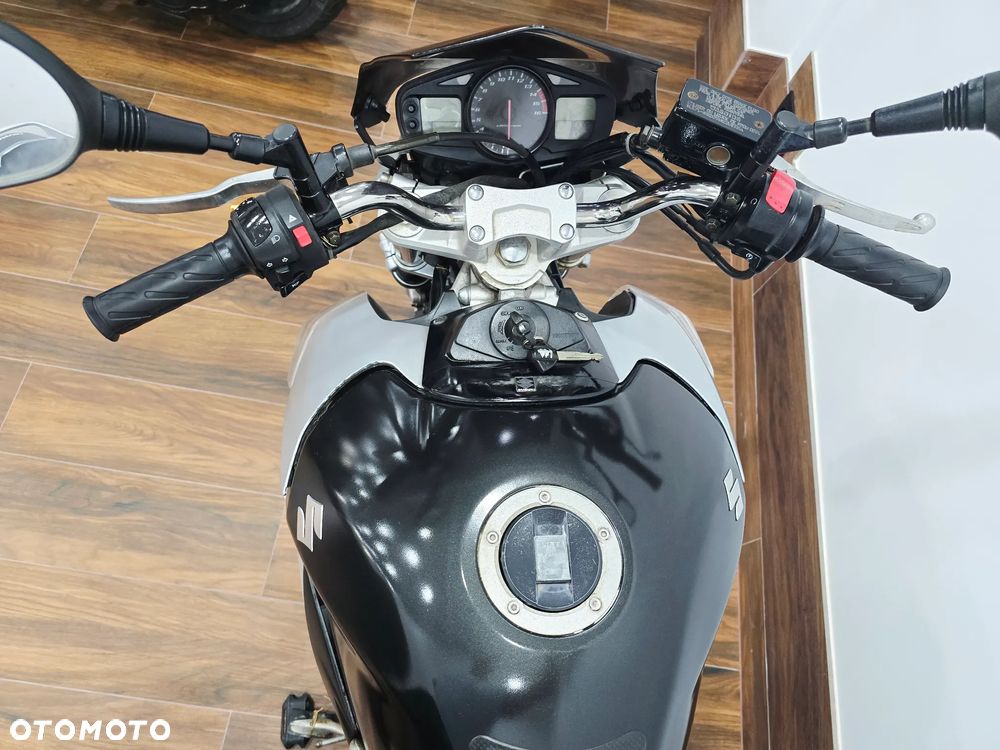 Suzuki GSR - 7