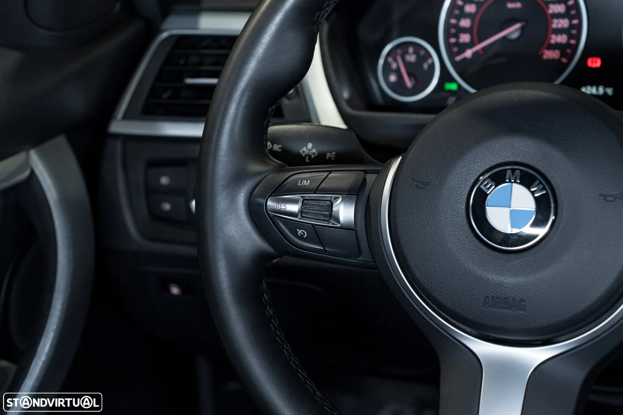 BMW 330 e iPerformance Pack M - 10
